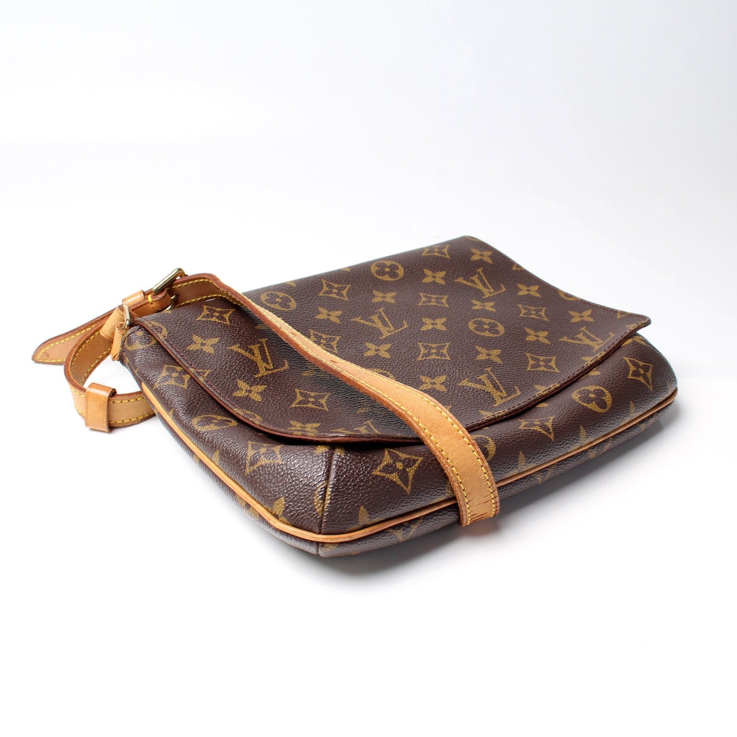 Louis Vuitton M tte Tango Short Monogram