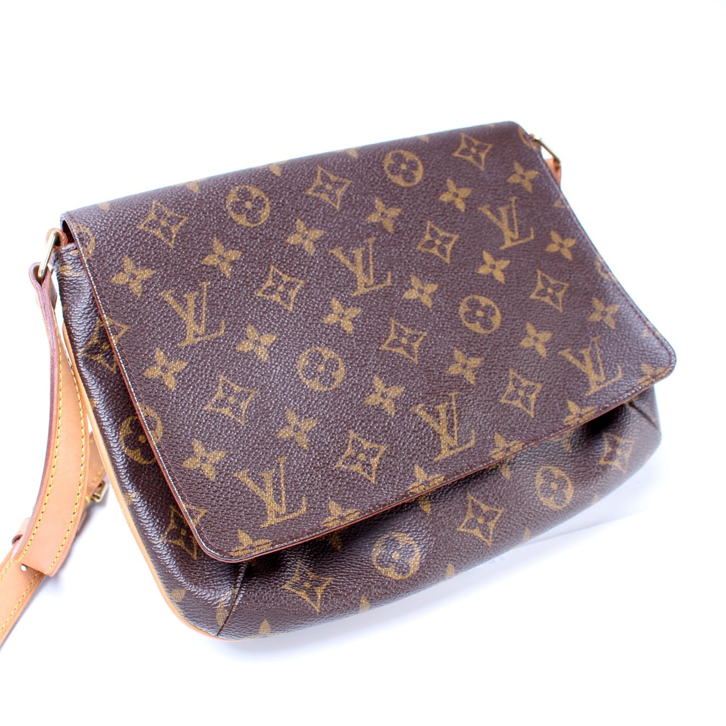 Louis Vuitton M tte Tango Short Monogram