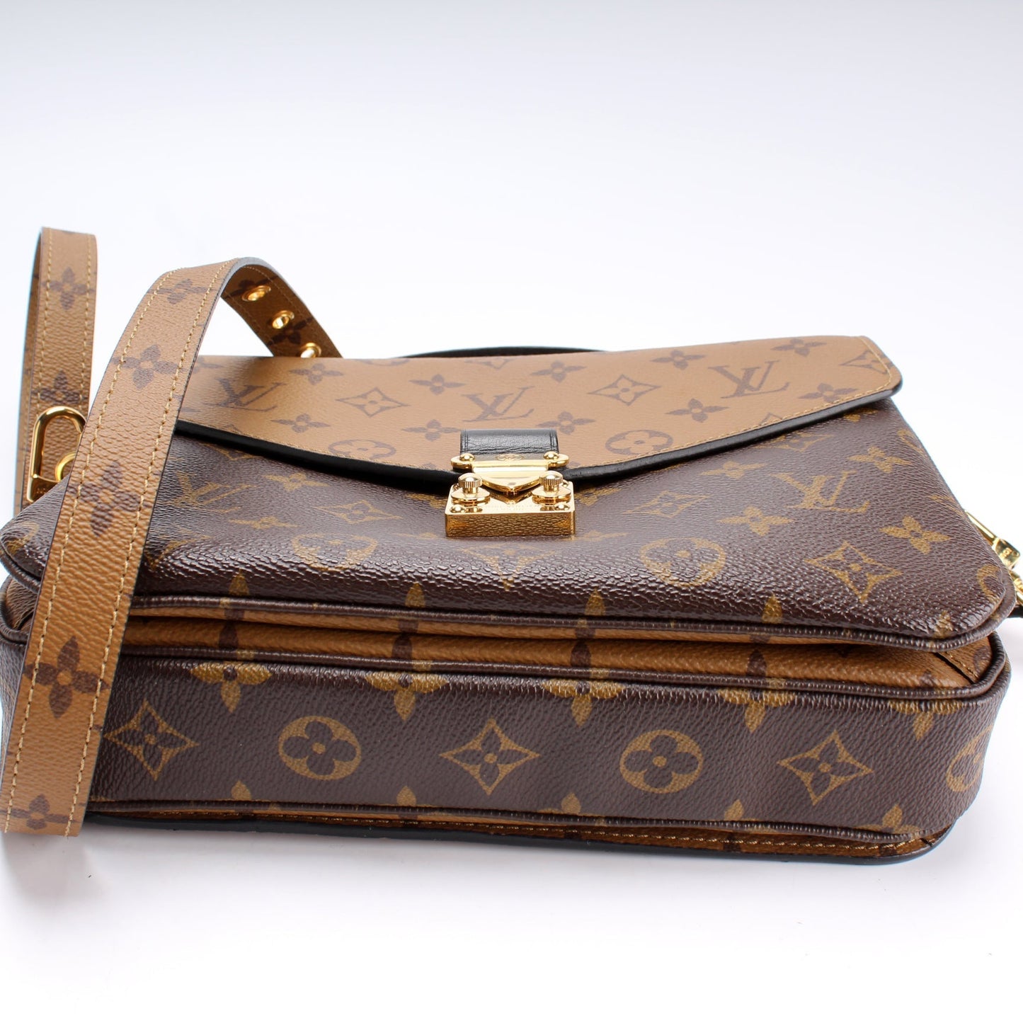 Louis Vuitton Pochette Metis Reverse Monogram