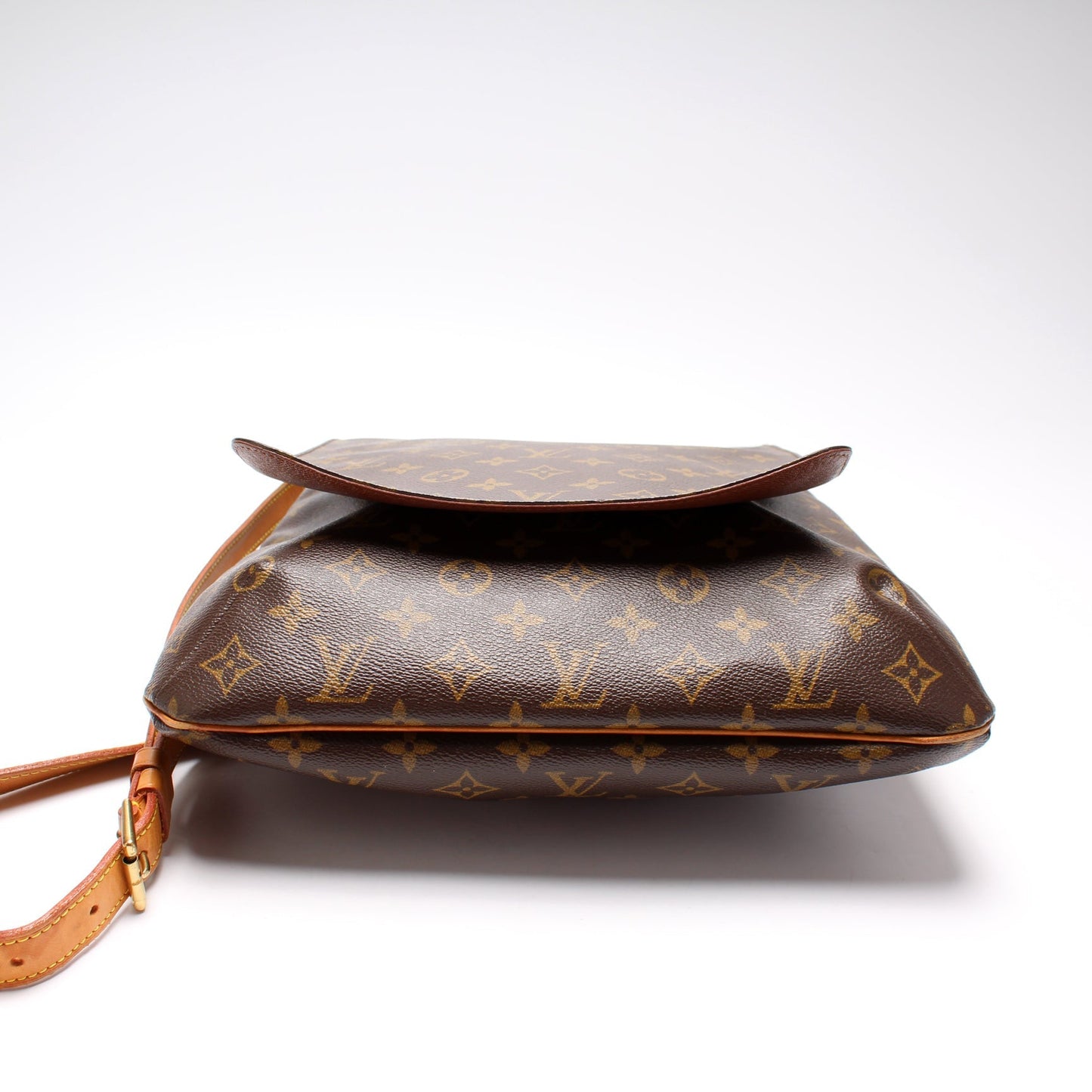 Louis Vuitton M tte Messenger Monogram