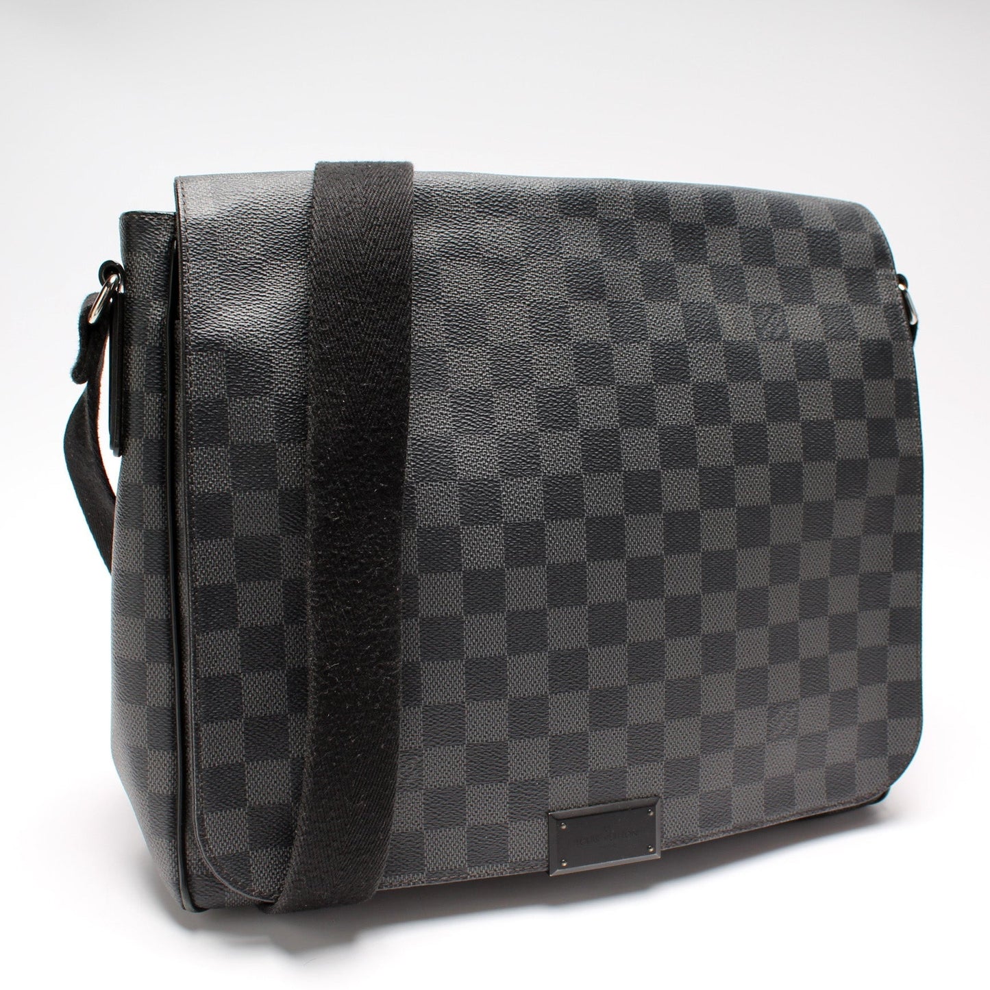 Louis Vuitton District MM Damier Graphite