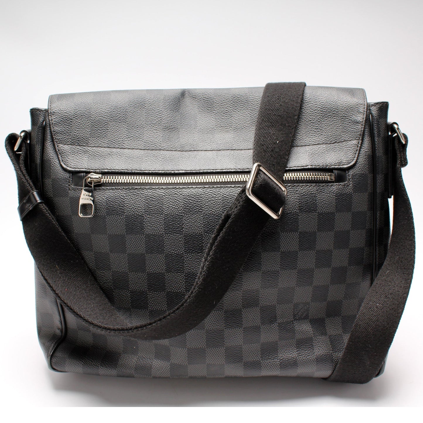 Louis Vuitton District MM Damier Graphite