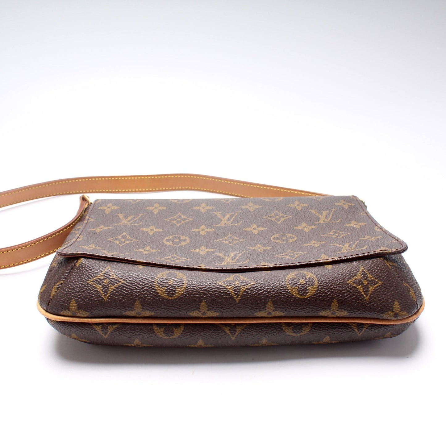 Louis Vuitton M tte Tango Short Monogram