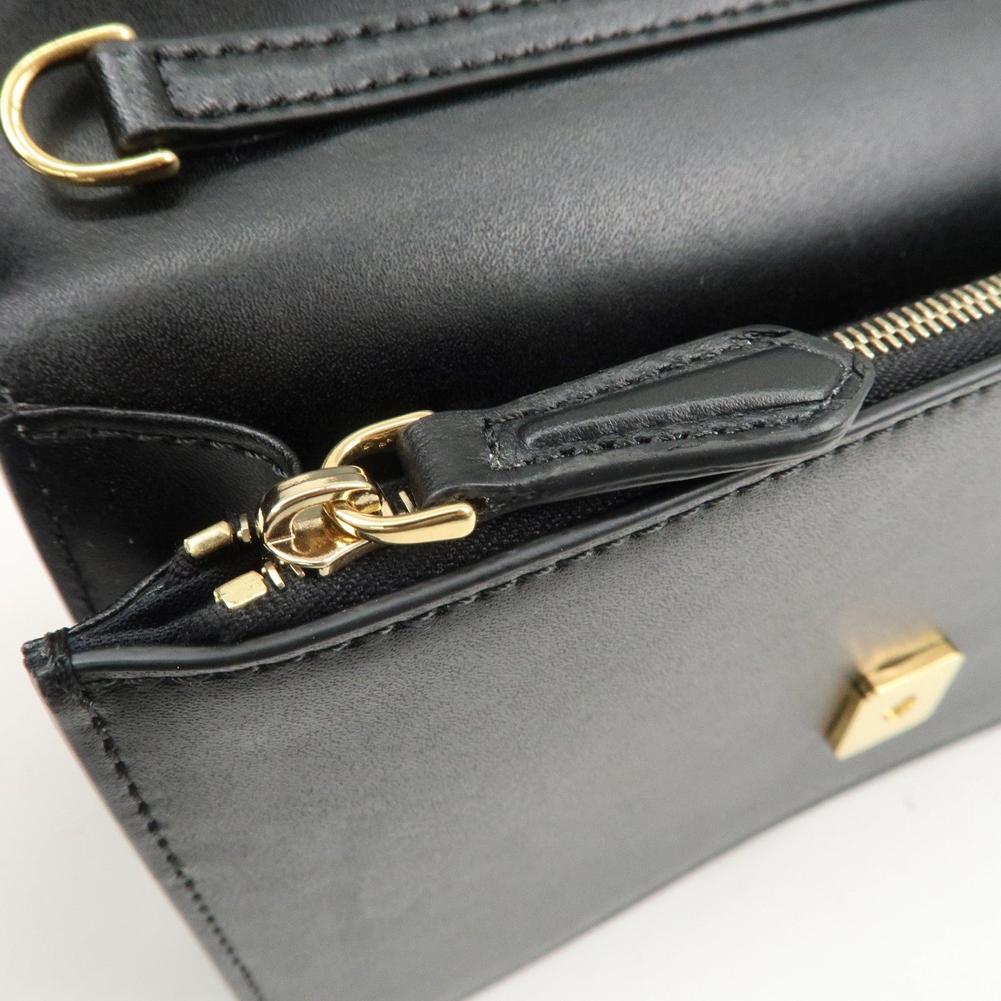FENDI F is FENDI Leather Chain Wallet Clutch Bag Black 8BS006  d