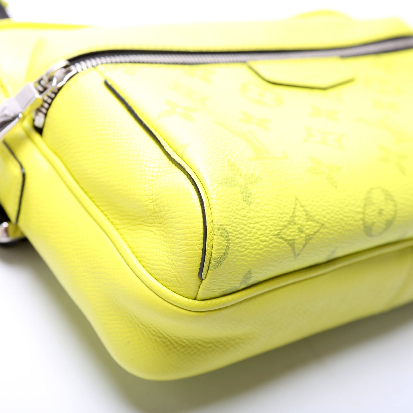 Louis Vuitton Outdoor Messenger Tiagarama