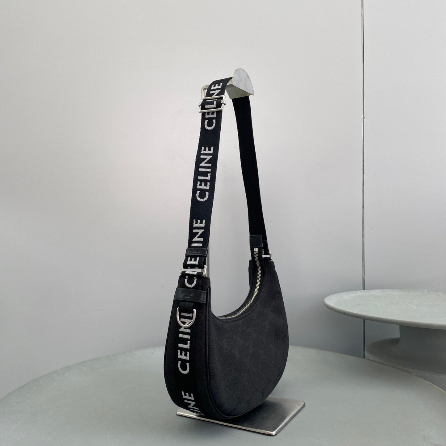 Top Quality MeTop Qualityum Ava Bag With Top Quality Strap Black For Women 9in/23cm 196962DLM.38SI