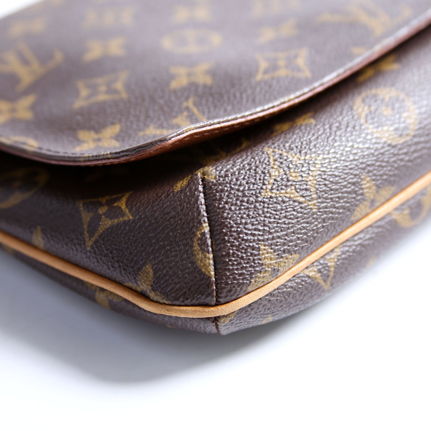 Louis Vuitton M tte Tango Short Monogram