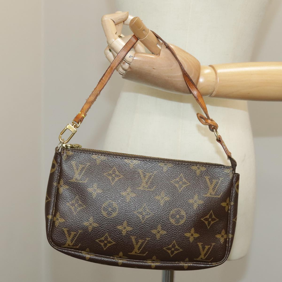 Louis Vuitton Pochette Accessoire