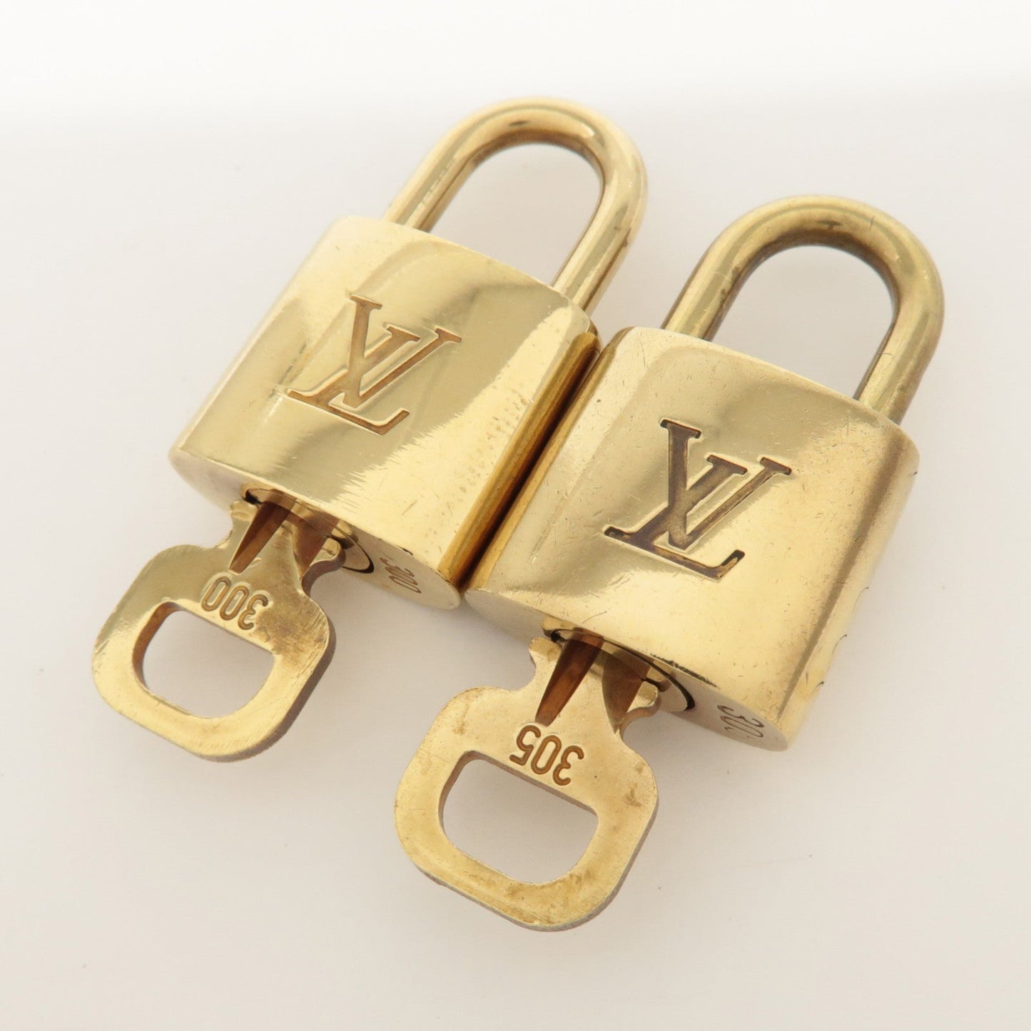 Louis Vuitton Set of 10 Lock & Key Cadena Key Lock Metal Gold  d