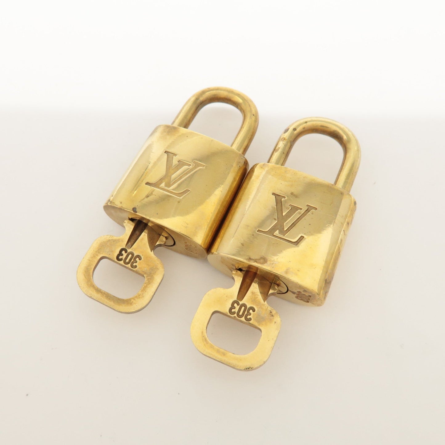 Louis Vuitton Set of 10 Lock & Key Cadena Key Lock Metal Gold  d