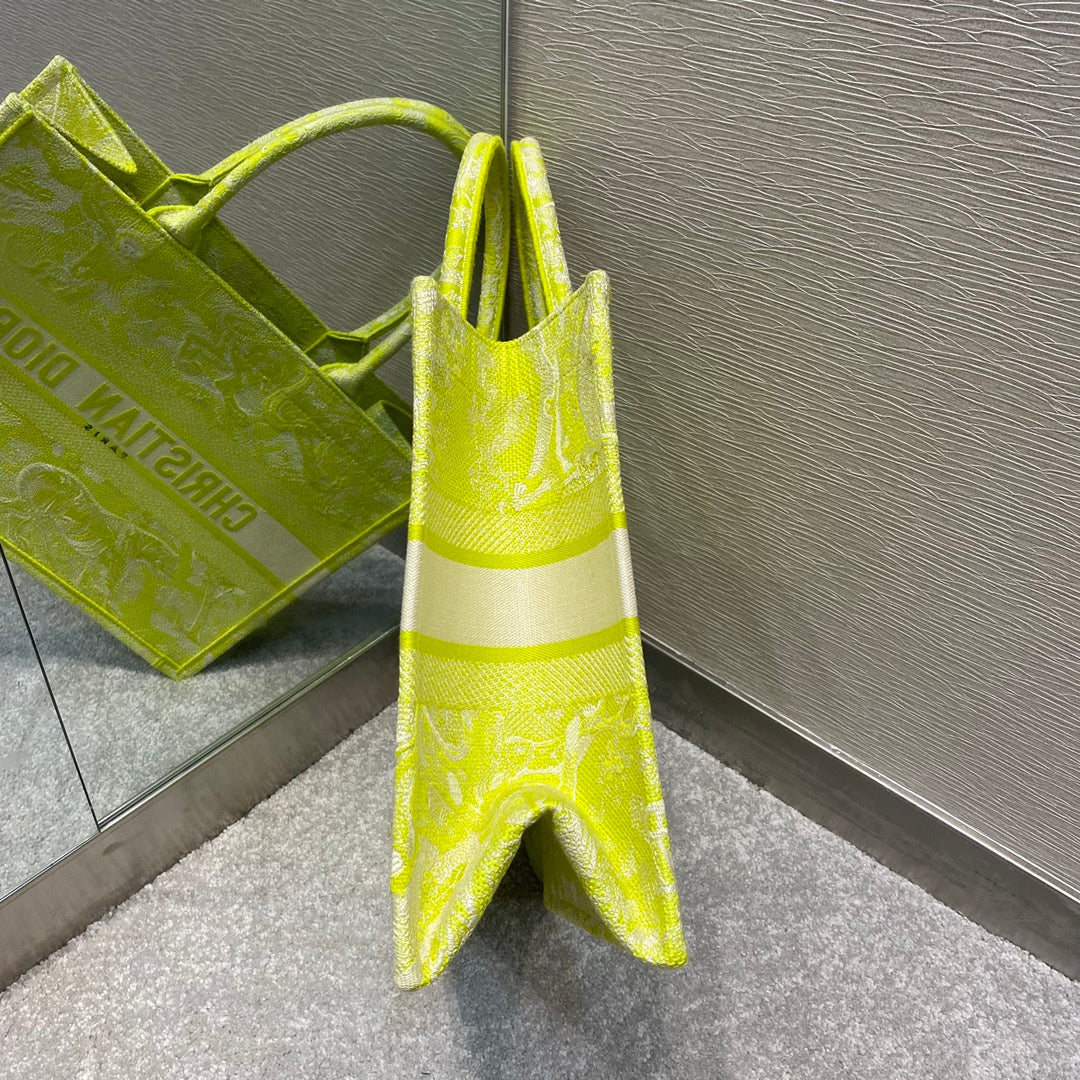 Top Quality MeTop Qualityum Book Tote Lime Toile de Jouy Reverse Embroidery For Women 36cm/16.5in CD