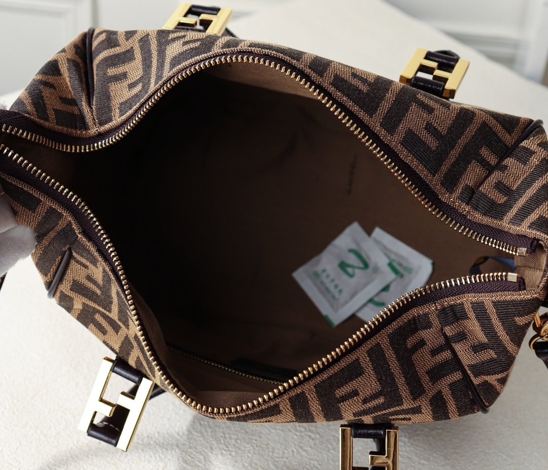 EN - New 1:1 rep  Bags FEI 180
