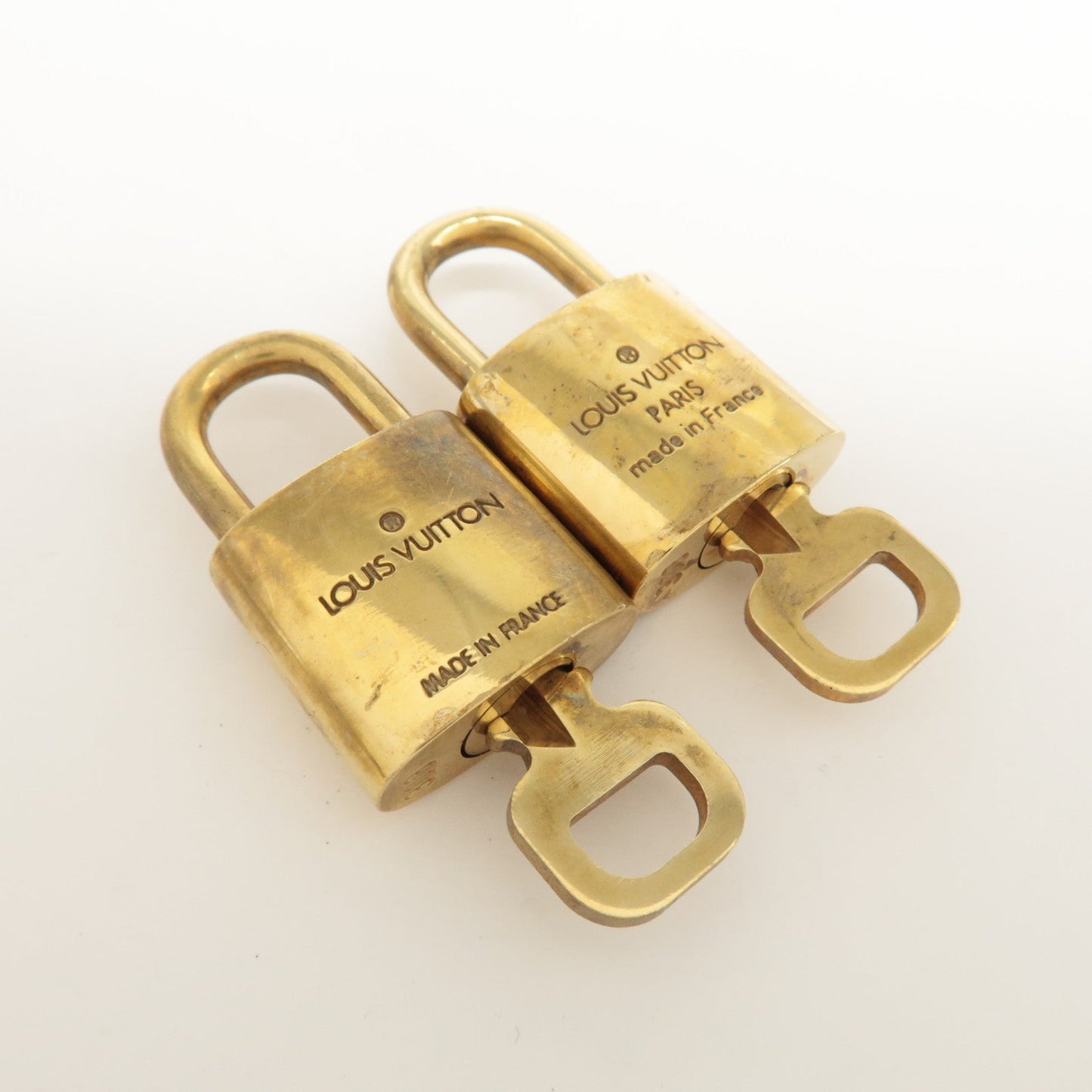 Louis Vuitton Set of 10 Lock & Key Cadena Key Lock Metal Gold  d