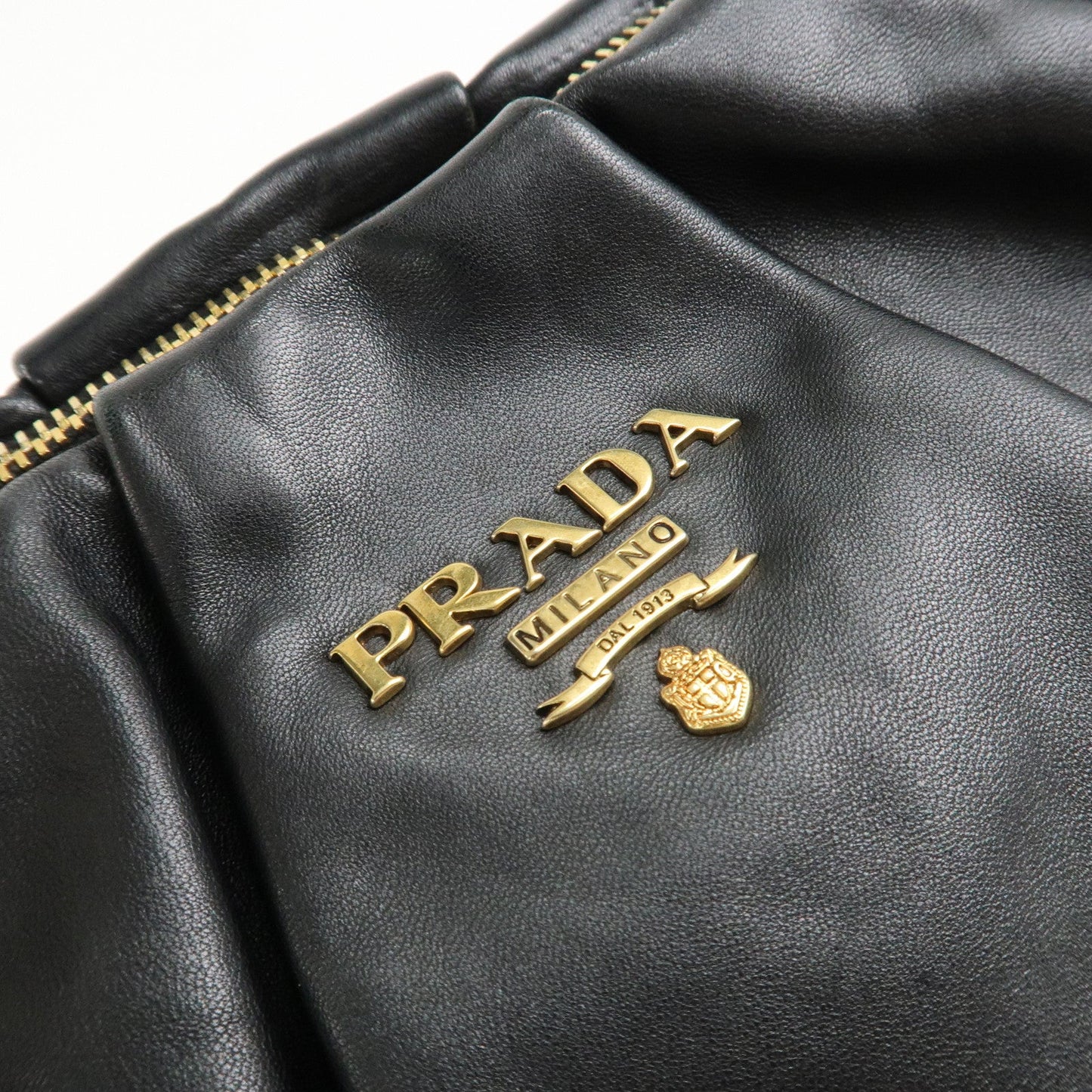 PRADA Leather Chain One-Shoulder Bag Black Gold Hardware  d