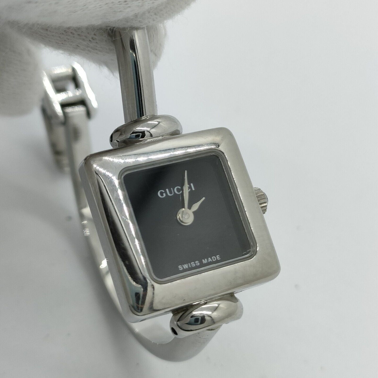 Swiss-made Gucci 1900 L series watch with a square opalescent black stainless steel dial, 7.5" long, sterling silver strap and 3 atm sapphir