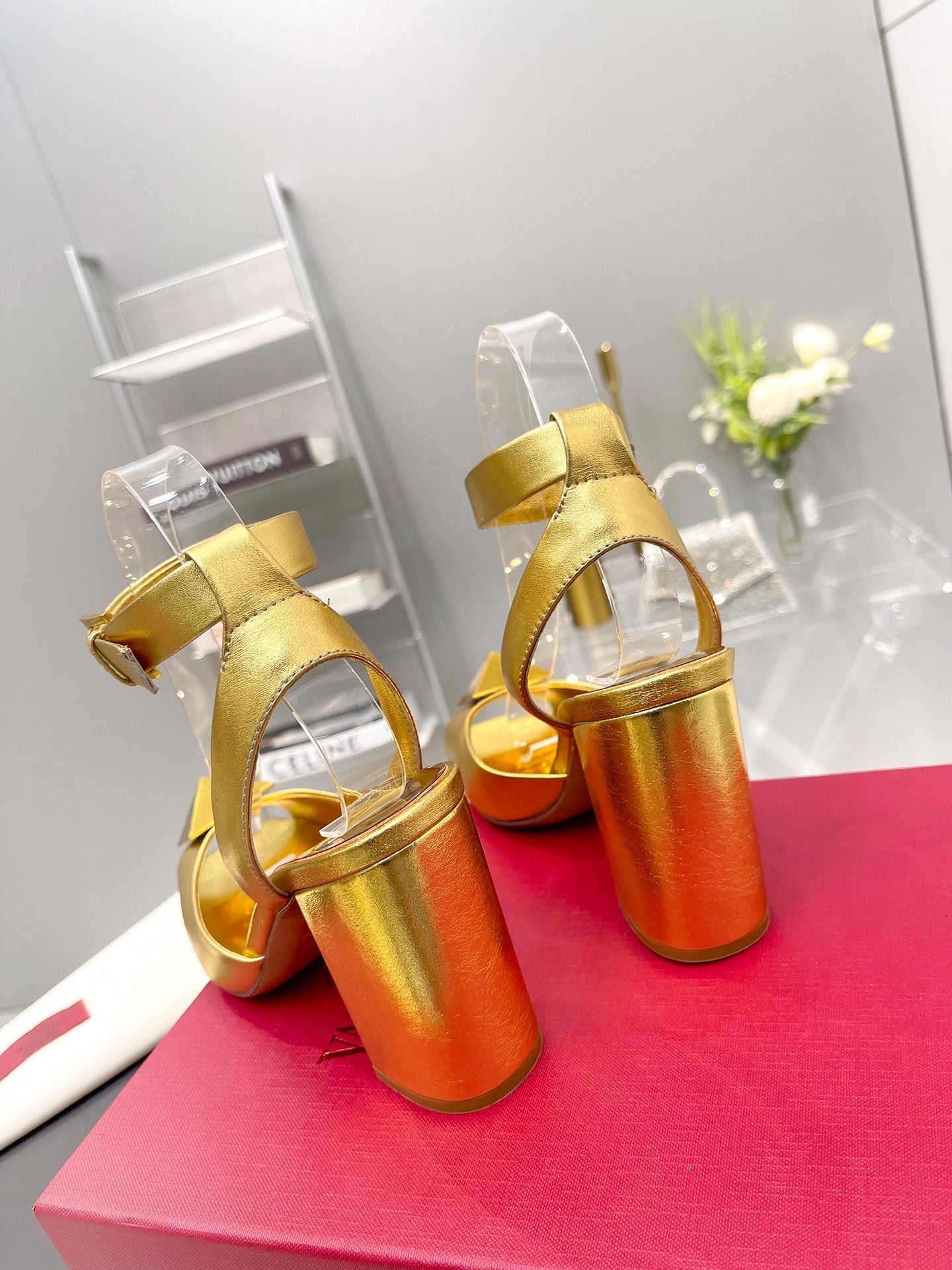 Valentino Garavani One Stud Sandal With Maxi Stud EmbellisTop Qualityent Gold For Women XW0S0EI6CYII16