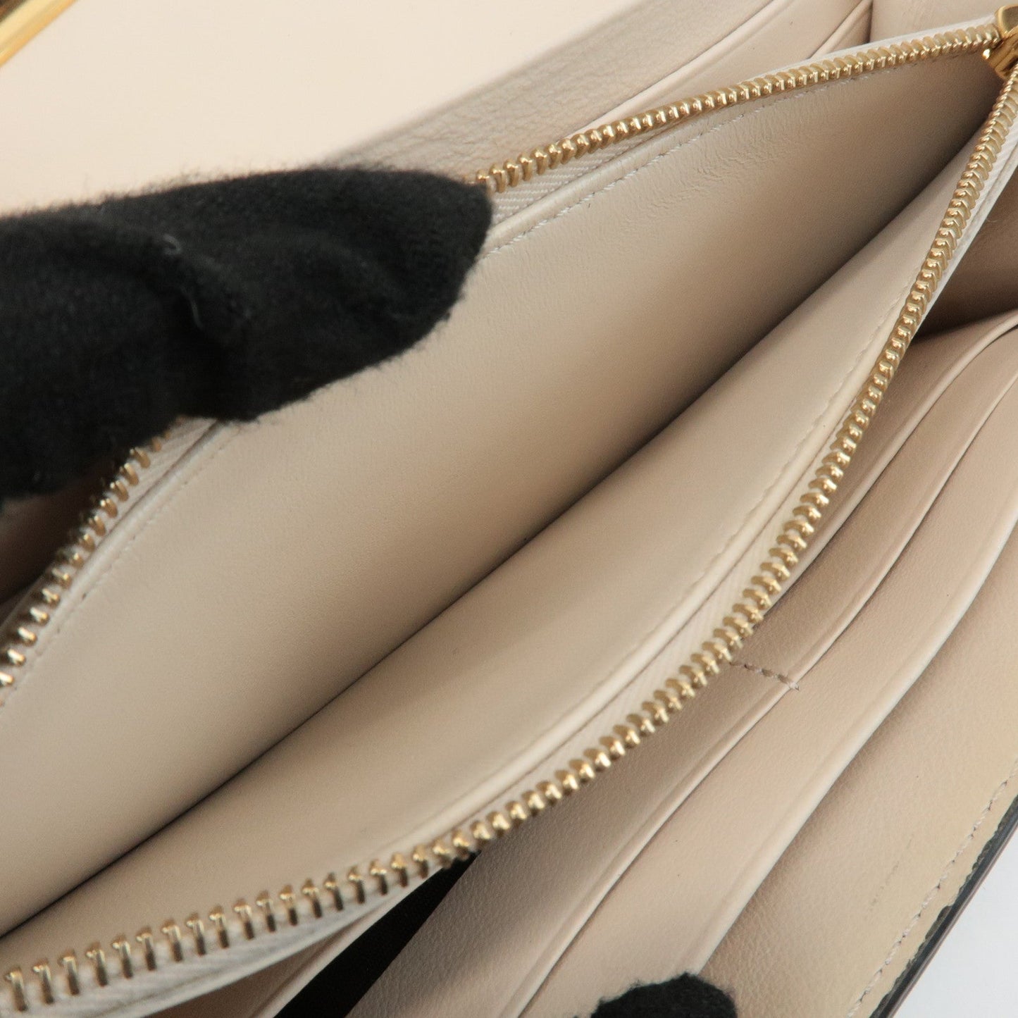 FENDI Leather Peekaboo Bi-fold Long Wallet Black 8M0427  d