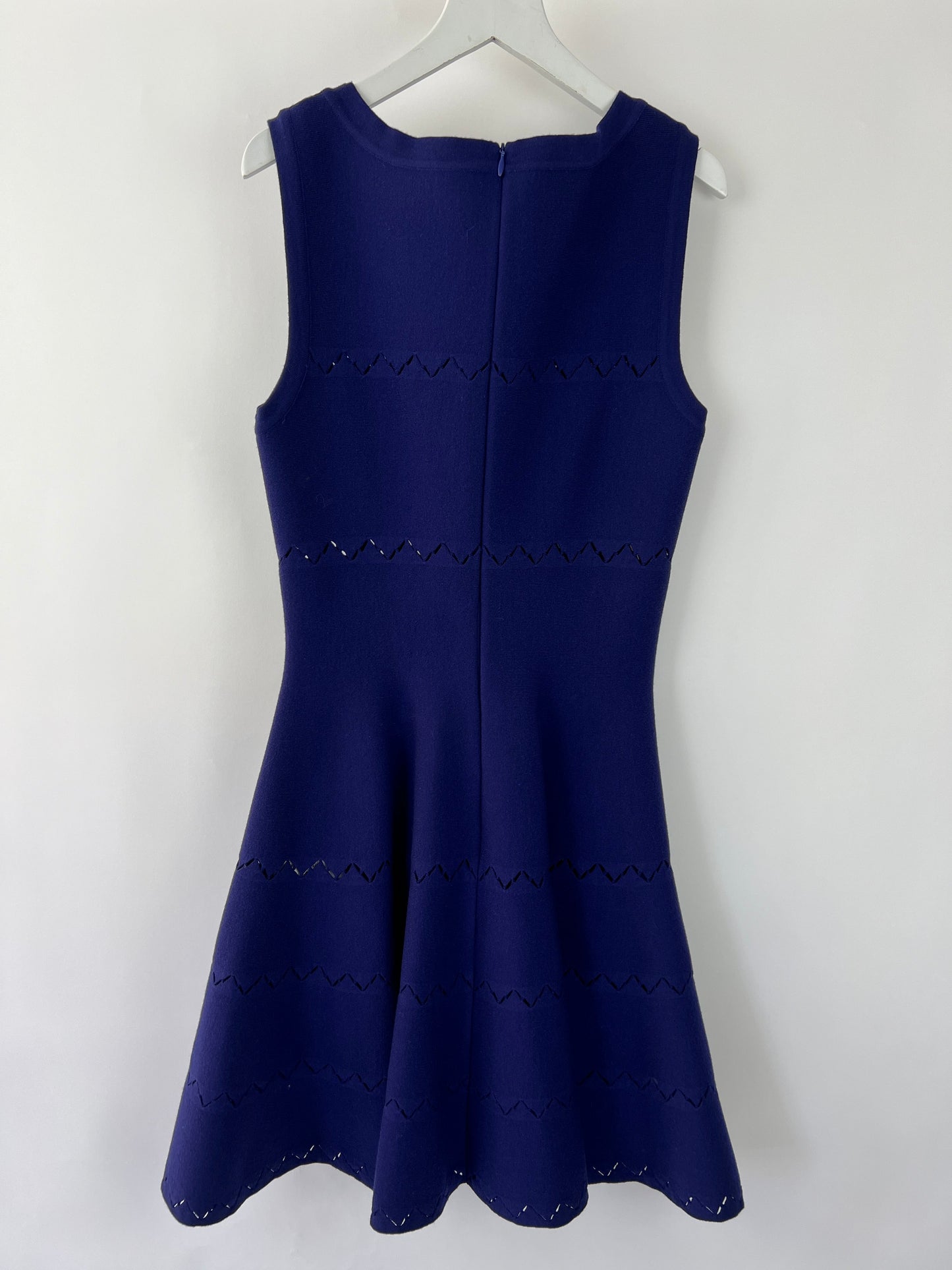 Ala•a Navy Sleeveless Knit A-Line Dress with V-Neckline and Zig-Zag Detail Size FR 42 (UK 14)