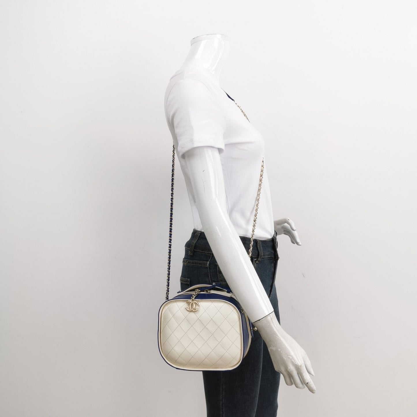 Chanel White and Blue Small Crumpled Calfskin Vanity Case Crossbody Bag