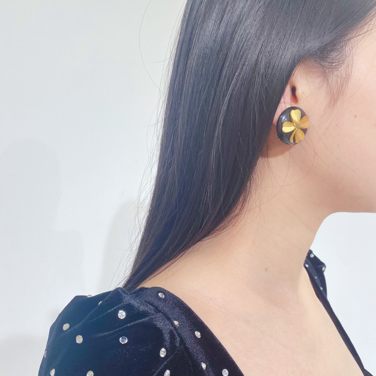 Chanel single four leaf clover earring