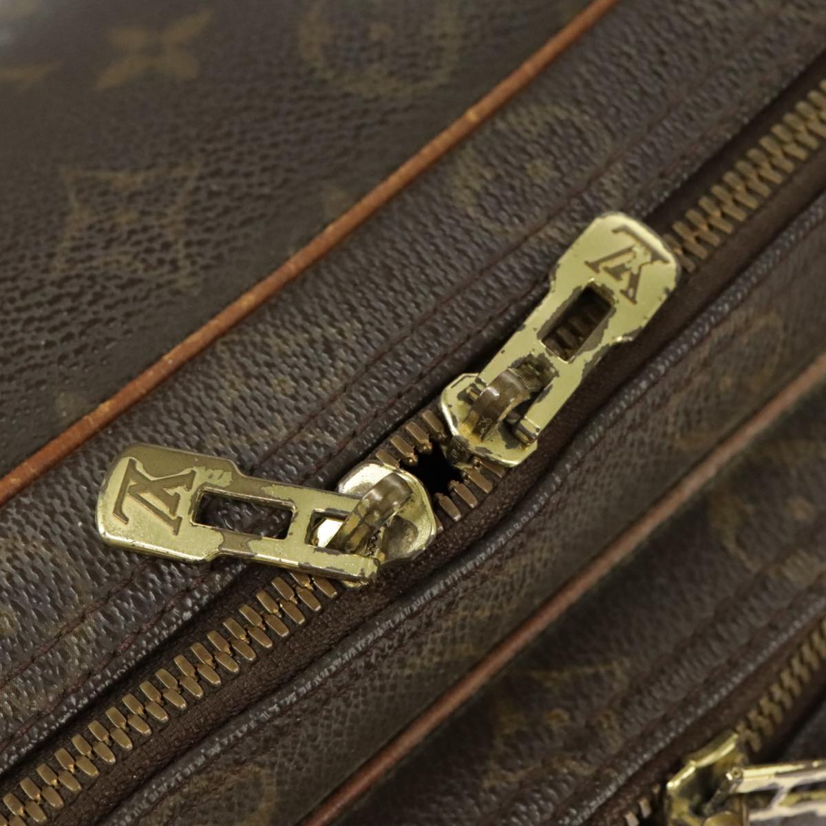 Louis Vuitton Reporter