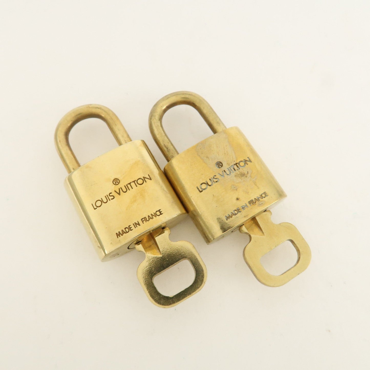 Louis Vuitton Set of 10 Lock & Key Cadena Key Lock Metal Gold  d