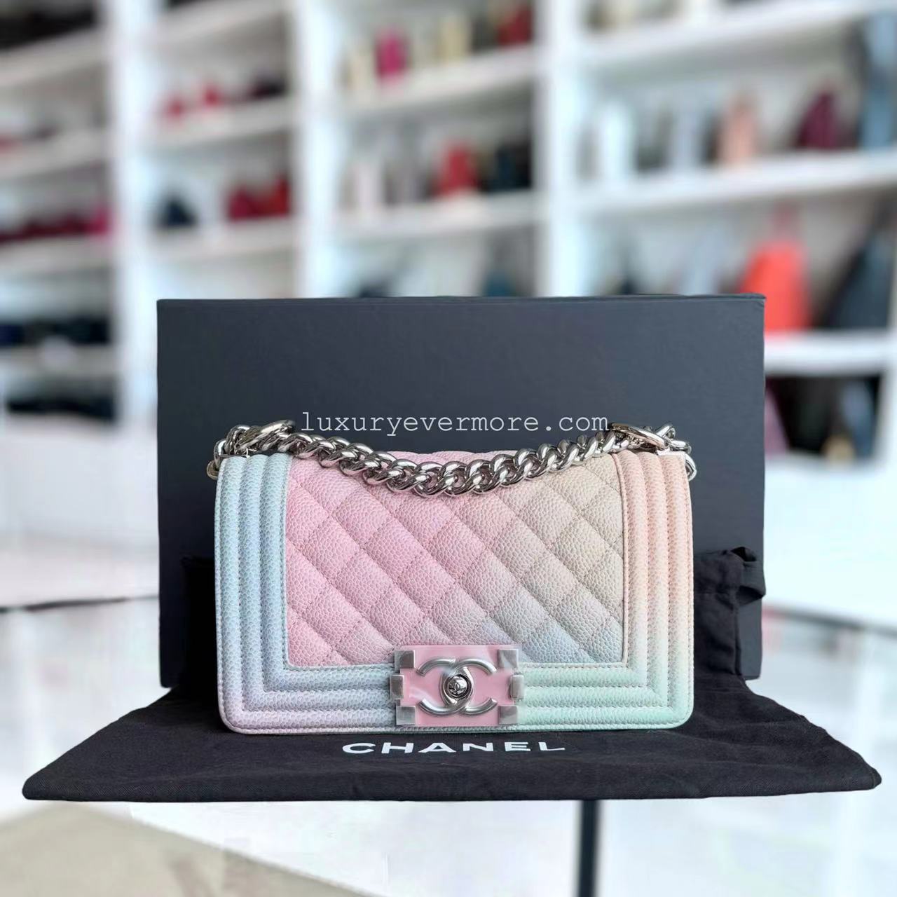 *Un d* Chanel Boy Small Bag - Caviar Quitled Rainbow Calfskin Series 25