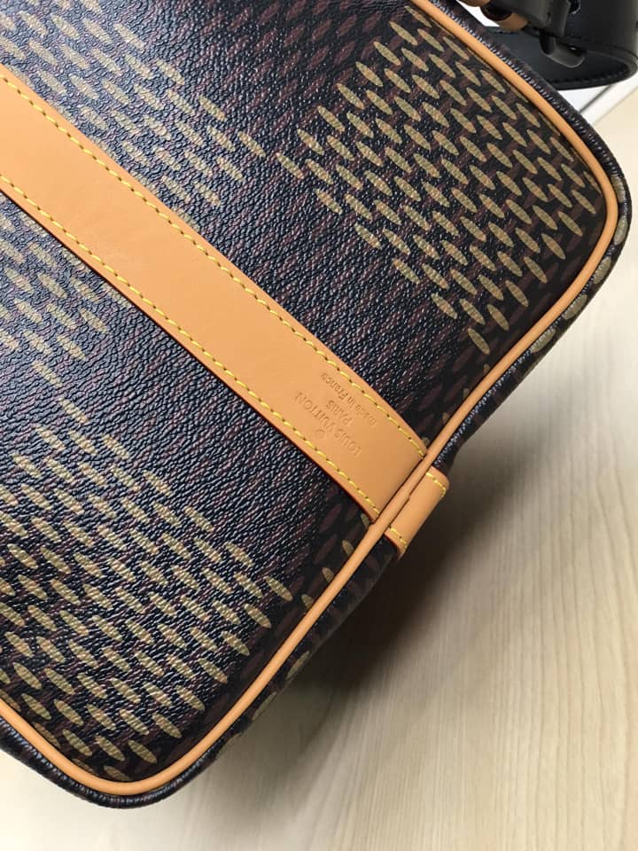 EN - New 1:1 rep  Bags LUV 522