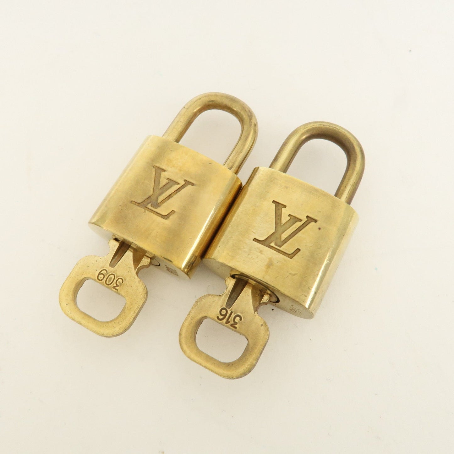 Louis Vuitton Set of 10 Lock & Key Cadena Key Lock Metal Gold  d