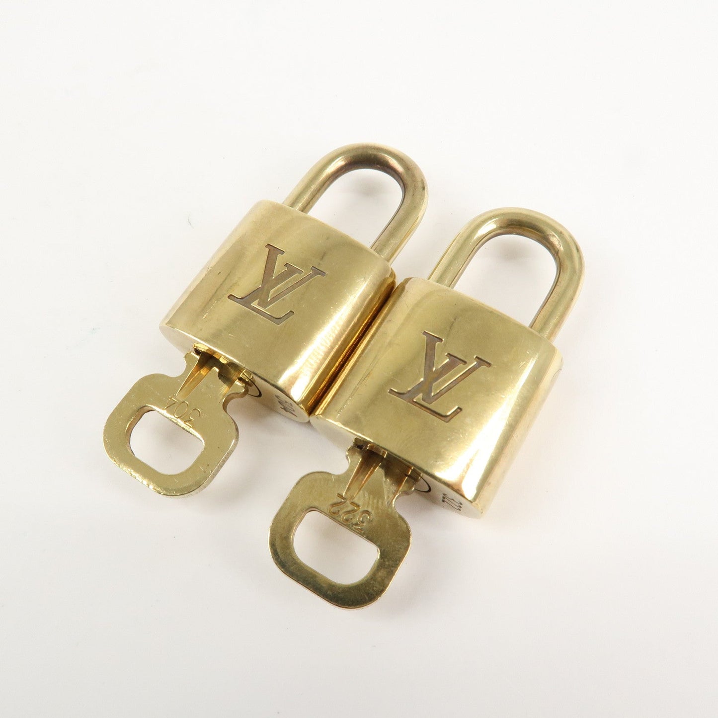 Louis Vuitton Set of 10 Lock & Key Cadena Key Lock Metal Gold  d