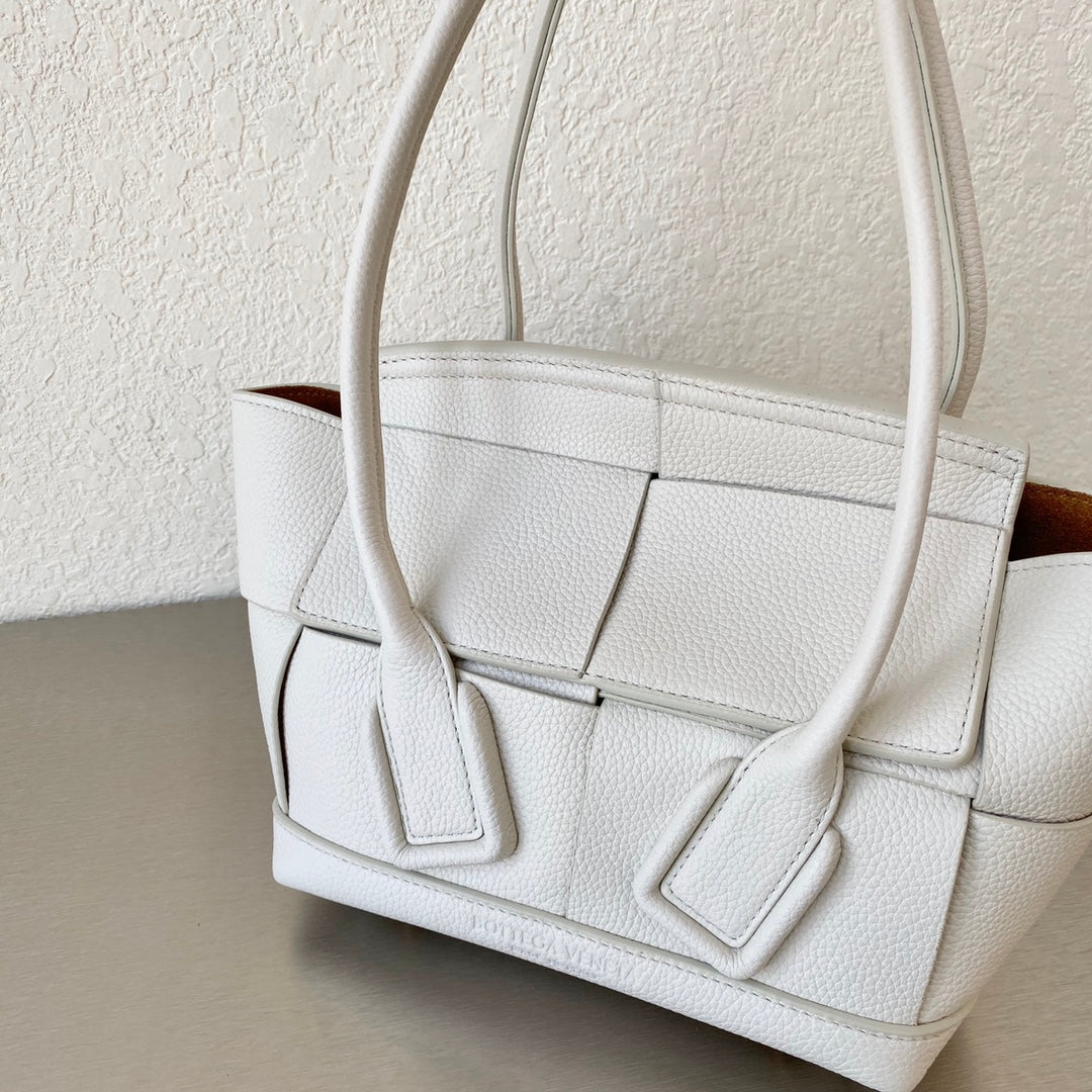 Top Quality Mini Arco White, For Women, Women’s Bags 11.4in/29cm 600606VMAP19005