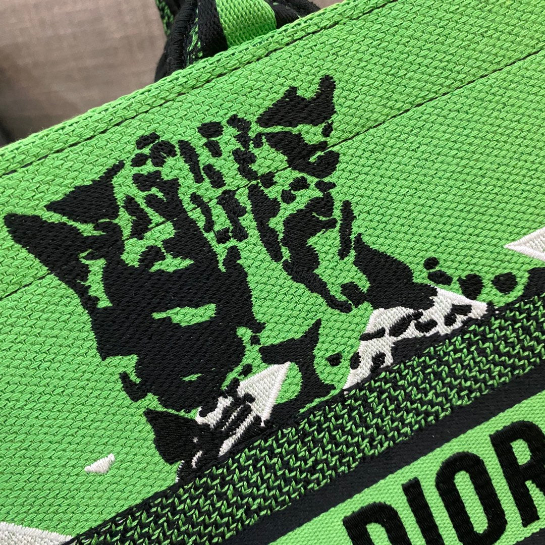 Top Quality MeTop Qualityum Book Tote Bright Green and Fluorescent Orange D-Jungle Pop Embroidery, Orange/Green, For Women Women’s Handbags, 36cm CD M1296ZRON_M887