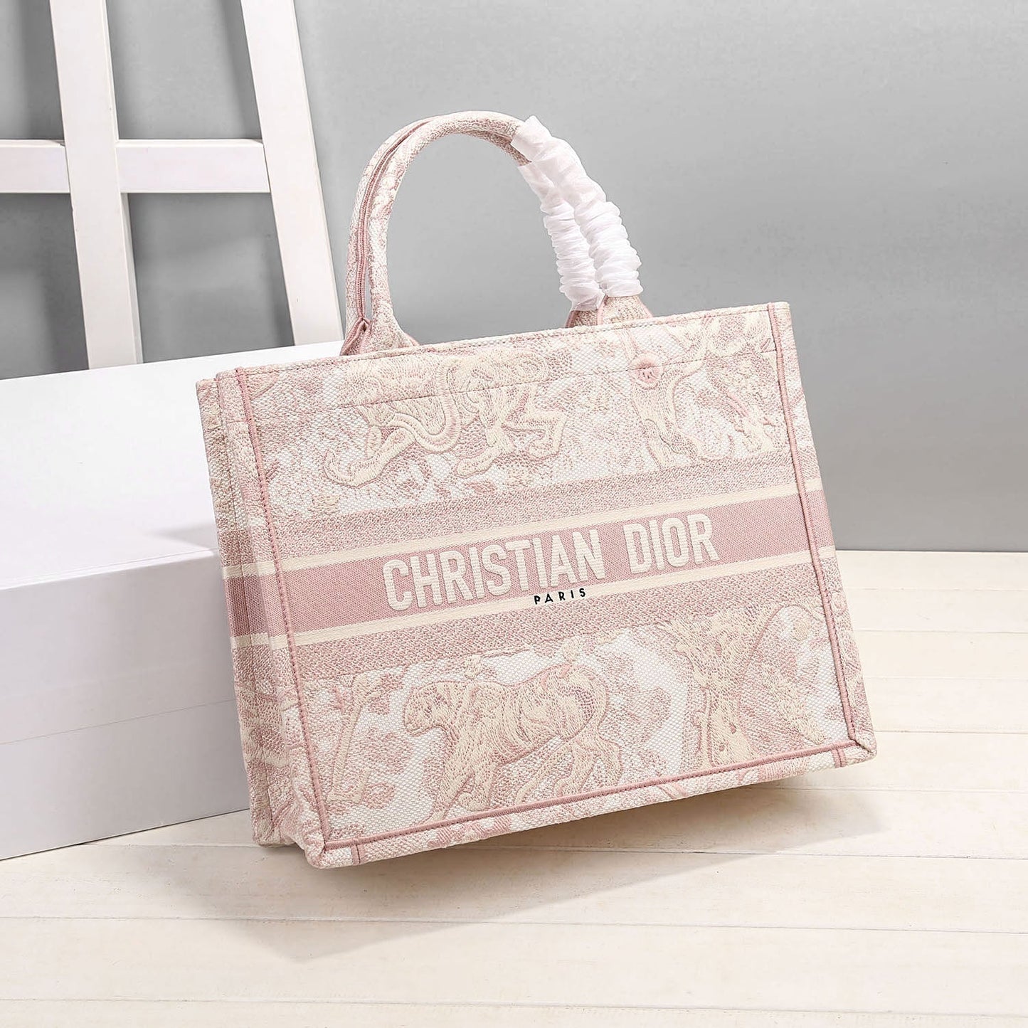 Top Quality MeTop Qualityum Book Tote Bag By Maria Grazia Chiuri Pink For Women 14in/36cm CD M1296ZTDT_M912