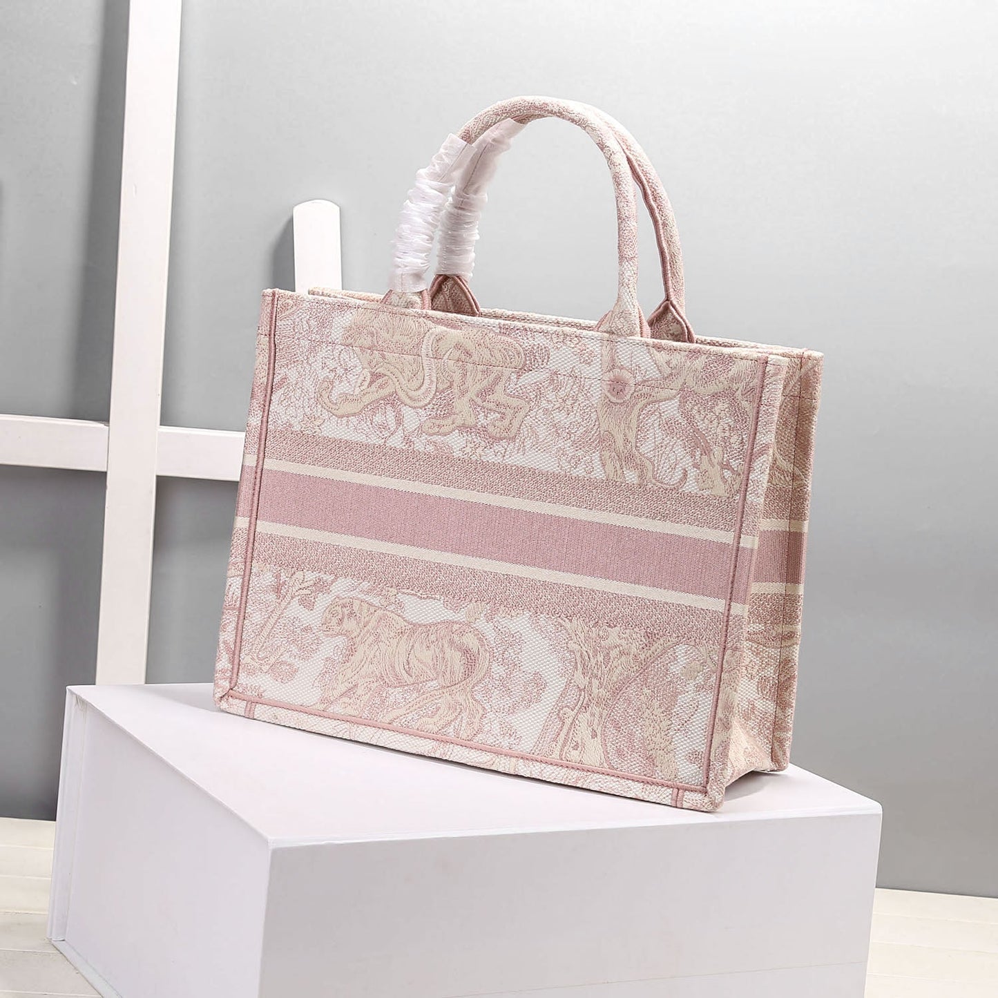 Top Quality MeTop Qualityum Book Tote Bag By Maria Grazia Chiuri Pink For Women 14in/36cm CD M1296ZTDT_M912