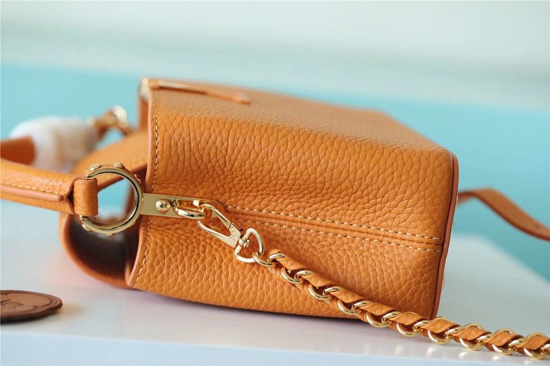 Top Quality Capucines Mini Taurillon Jaune Sunbeam For Women,  Shoulder And Crossbody Bags 21cm/8.3in Top Quality
