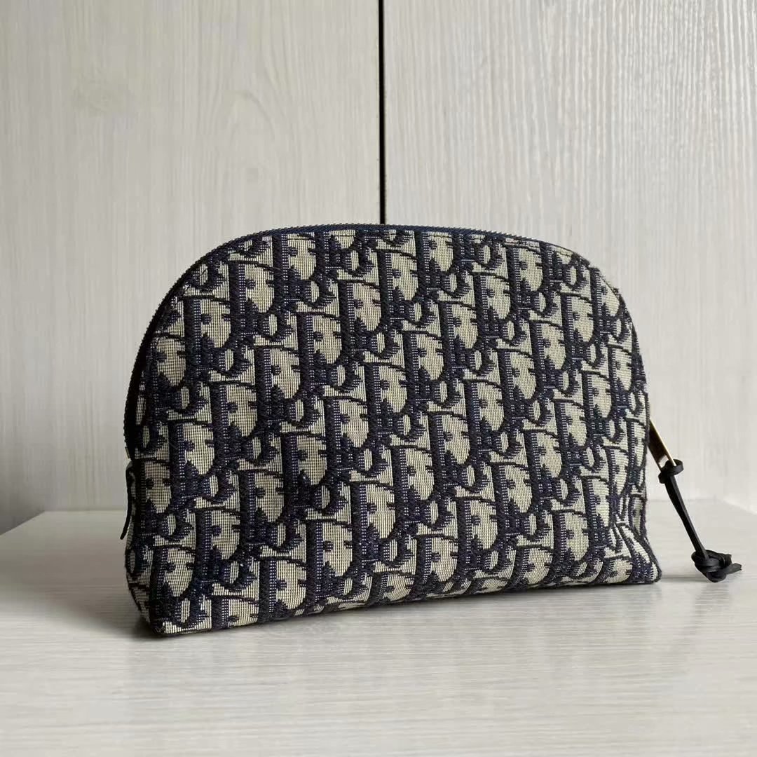 Top Quality Large Top Quality Oblique Beauty Bag Black For Women 9in/23cm CD