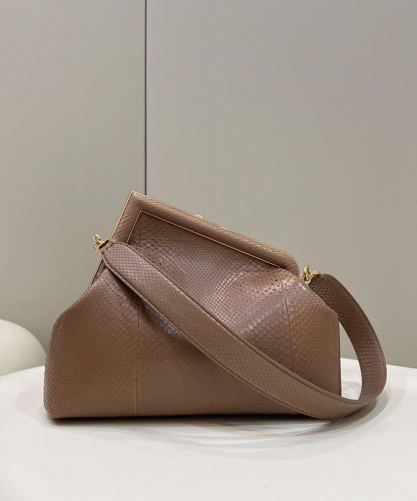Top QualityTop Quality Top QualityTop Qualityrst Small Beige Bag For Woman 26cm/10in