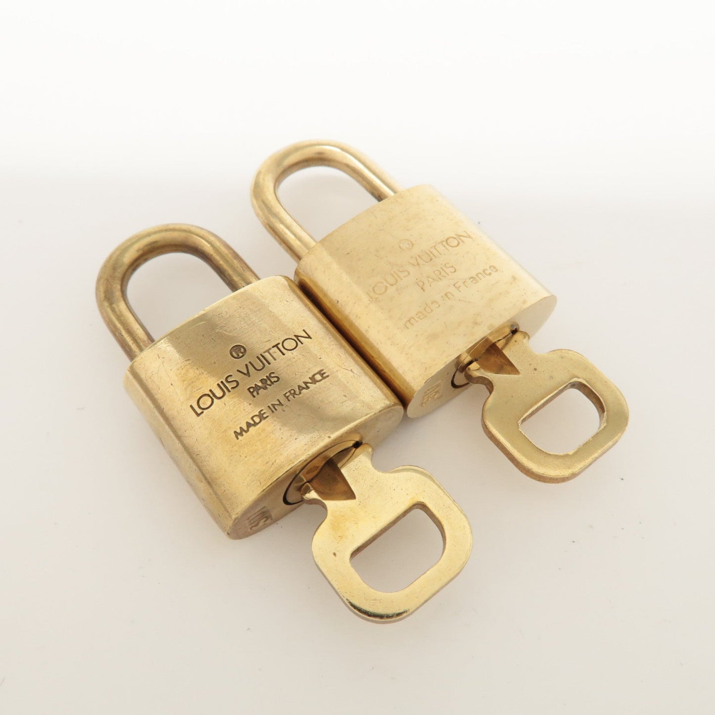 Louis Vuitton Set of 10 Lock & Key Cadena Key Lock Metal Gold  d