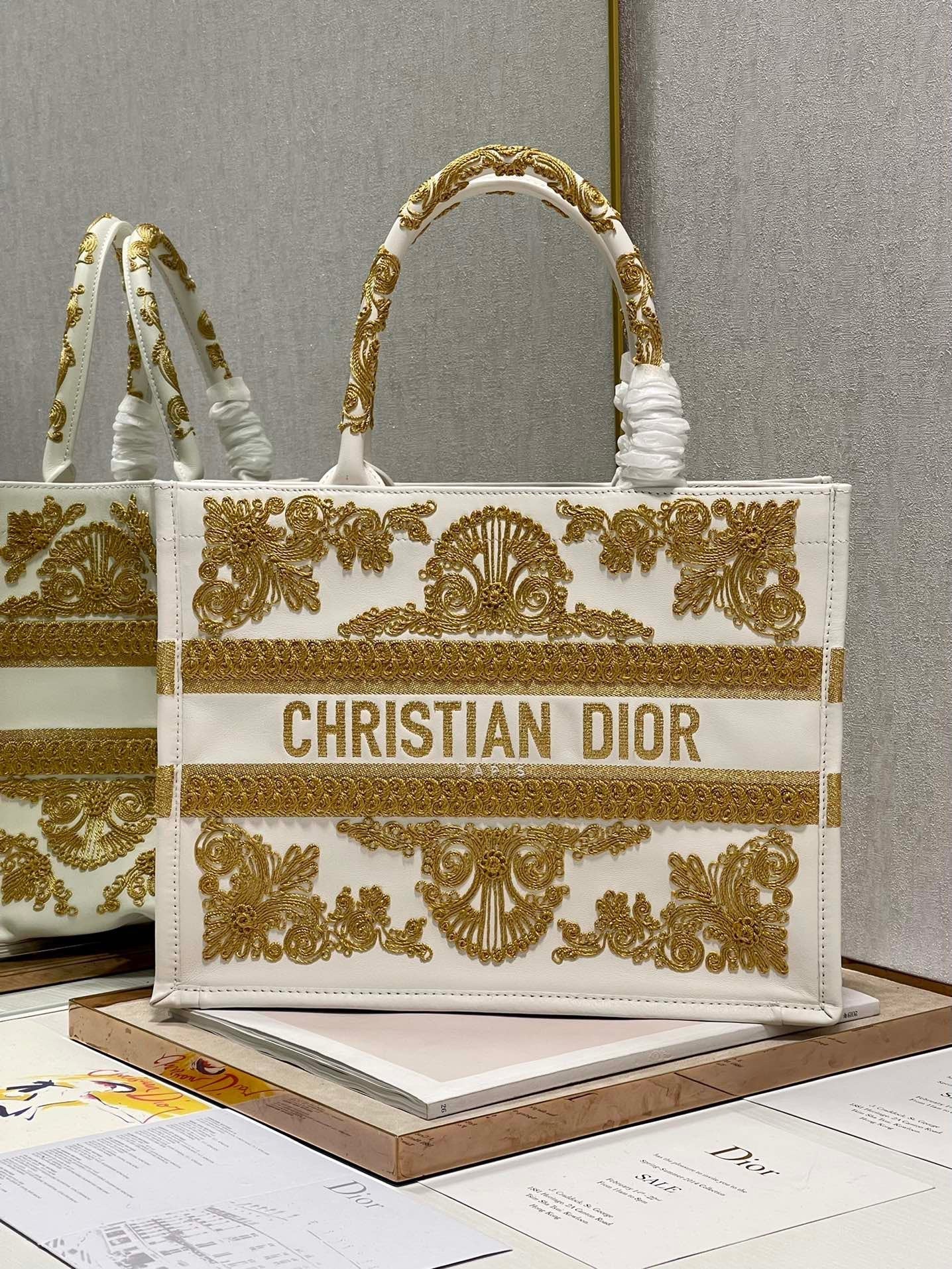 Top Quality MeTop Qualityum Book Tote Gold And White, For Women, Womens Handbags 14in/36cm CD