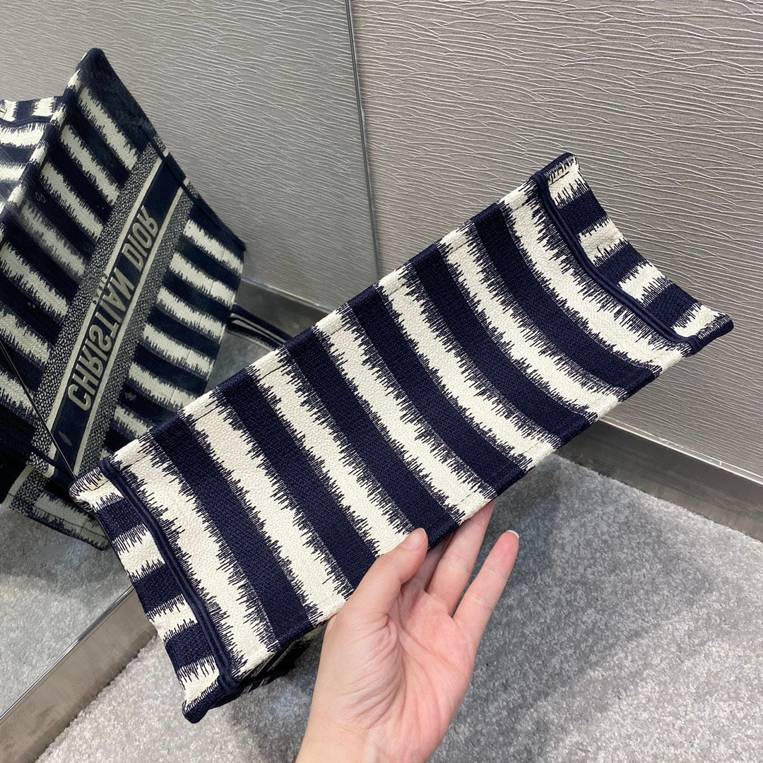 Top Quality MeTop Qualityum Book Tote Blue D-Stripes Embroidery For Women 36cm/16.5in CD
