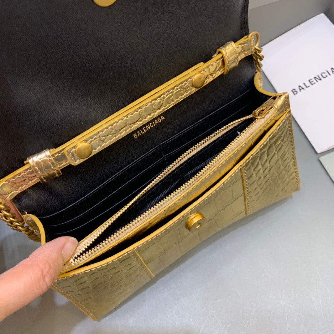 Top Quality Hourglass Wallet On Chain in Gold, For Women,  Bags 7.6in/19cm 6560501S49M8005