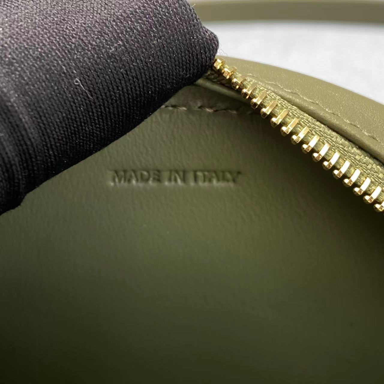 Top Quality Crossbody Oval Purse Cuir Triomphe Dark Green For Women 6in/16cm