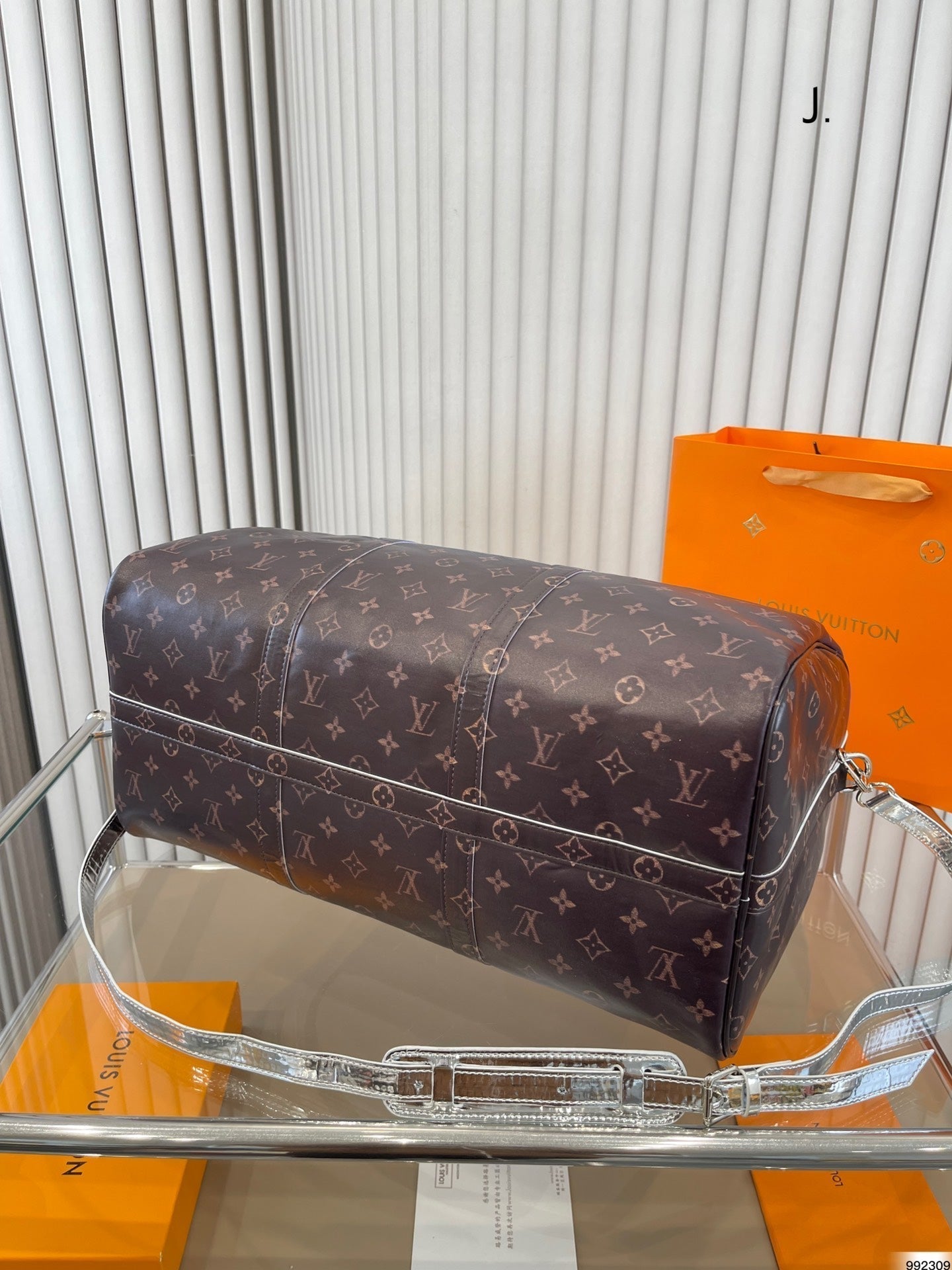EN - New 1:1 rep  Bags LUV 657