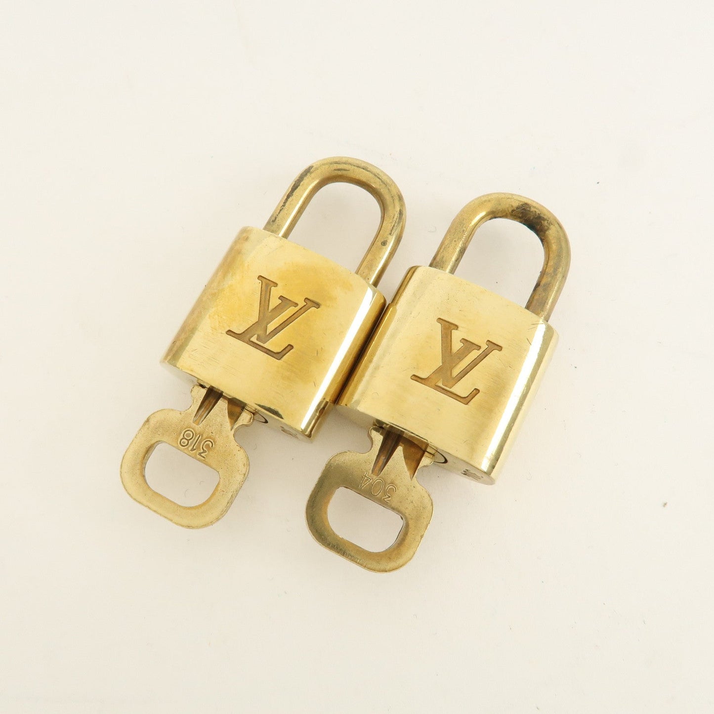 Louis Vuitton Set of 10 Lock & Key Cadena Key Lock Metal Gold  d