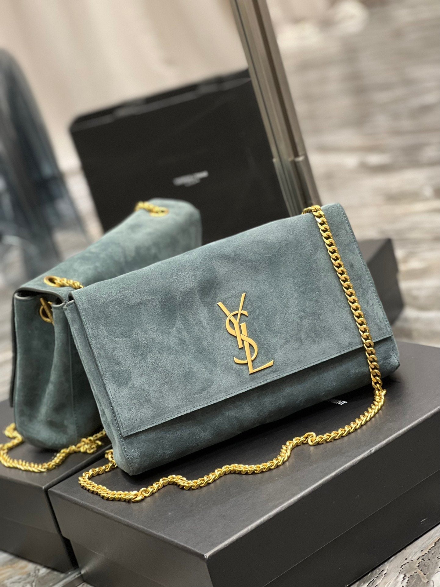 Top Quality Kate MeTop Qualityum Reversible Chain Bag In Suede With Gold Hardware For Women 11.2in/29cm YSL