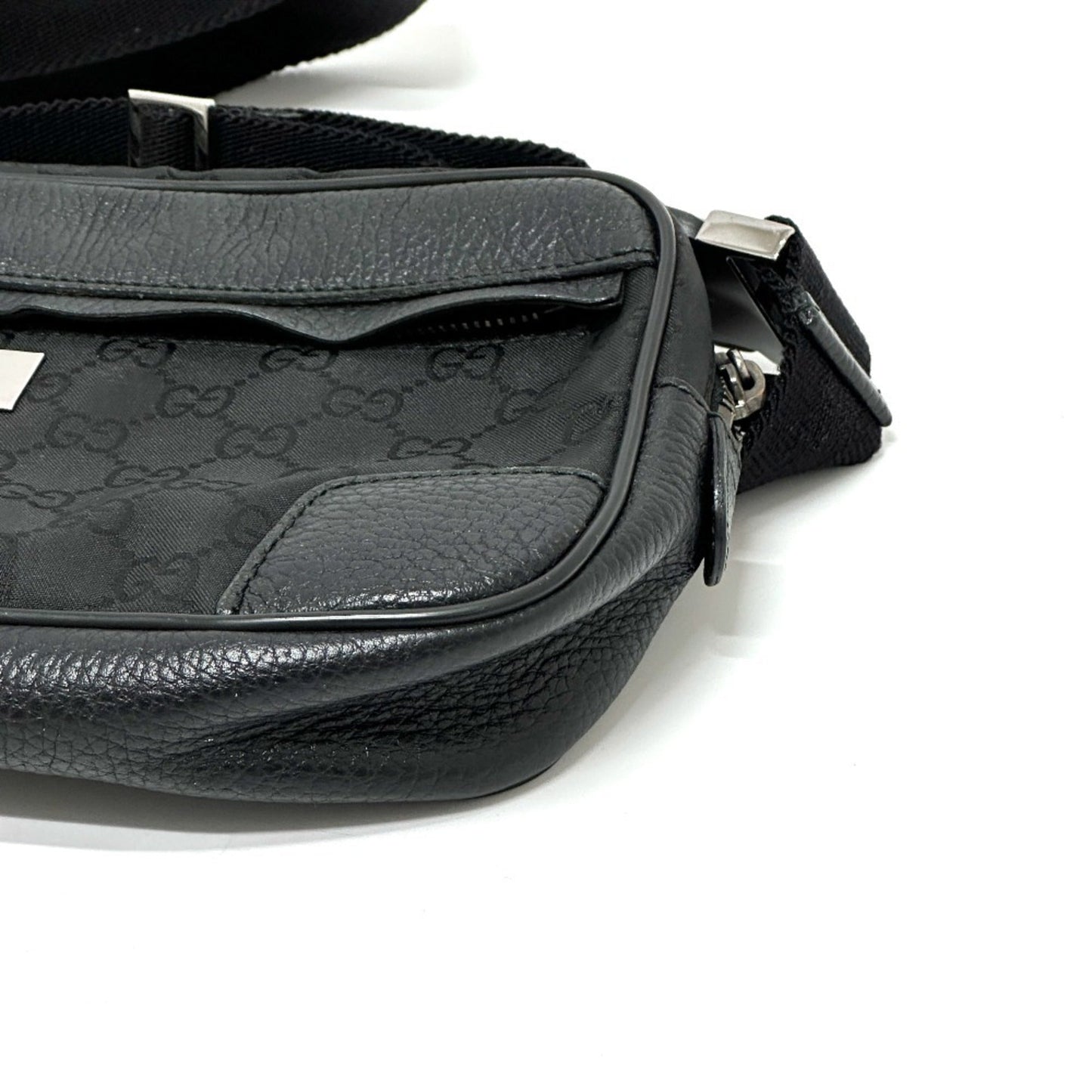 Gucci Black Nylon Leather Sling Bag ( )