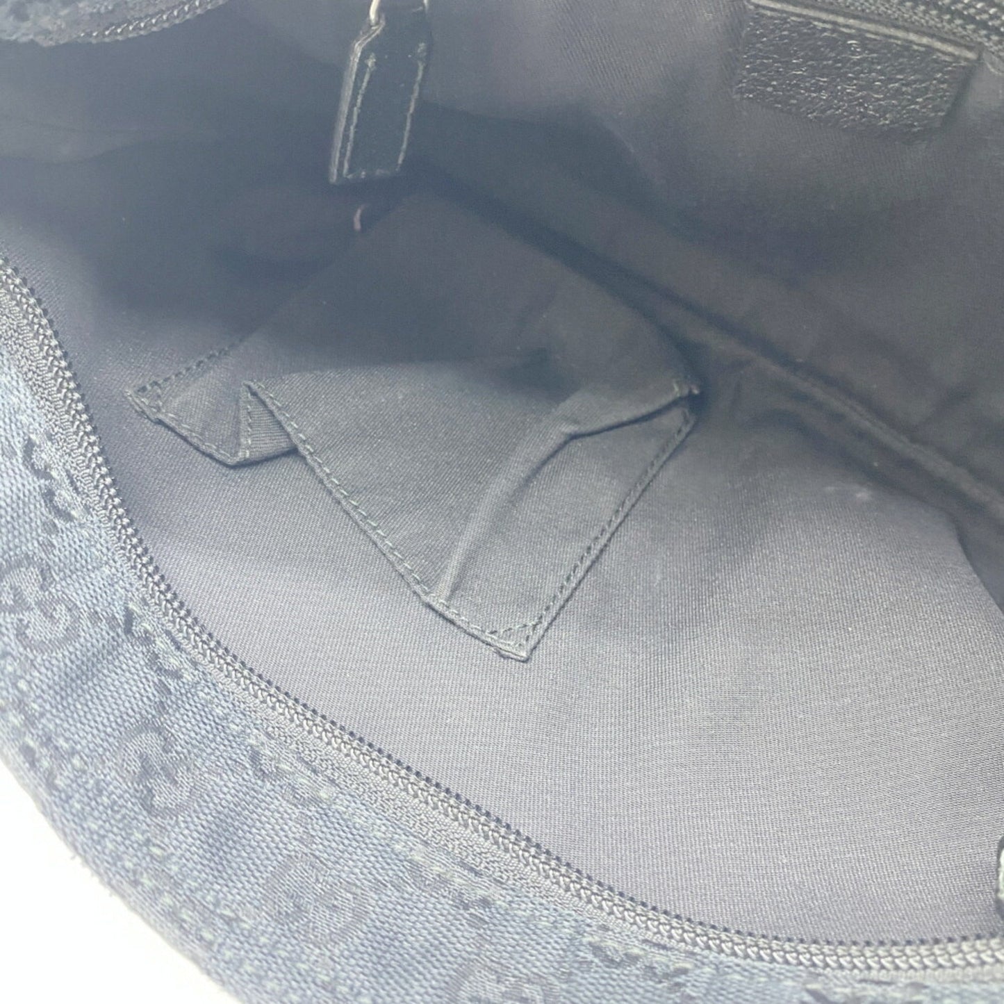Gucci Black Gg Canvas Shoulder Bag ( )