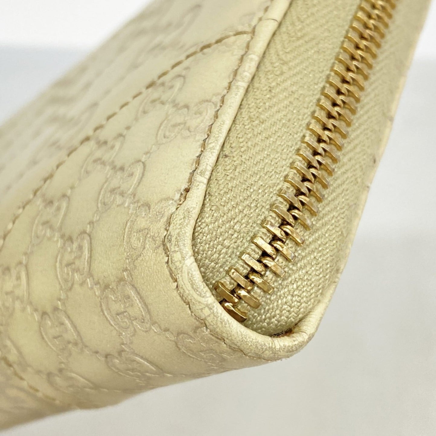 Gucci Ivory Leather Long Wallet (Bi-Fold) ( )