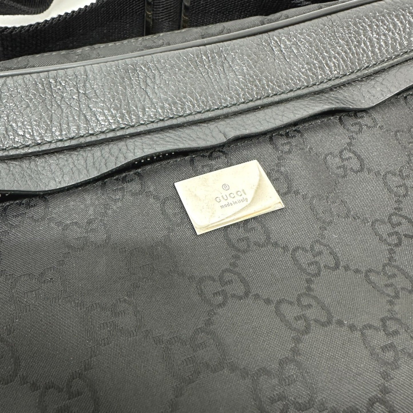 Gucci Black Nylon Leather Sling Bag ( )