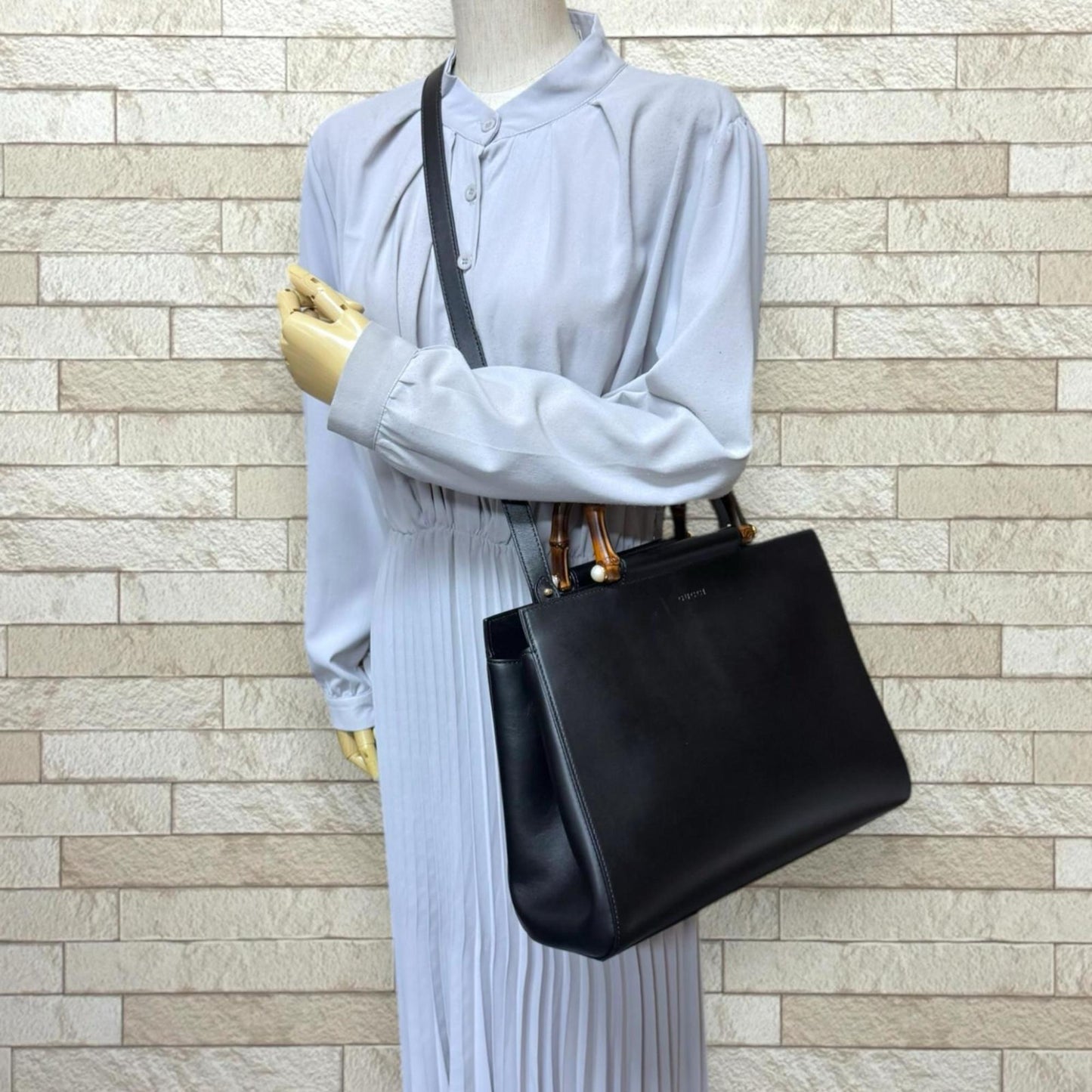 Gucci Black Bamboo Shoulder Bag ( )